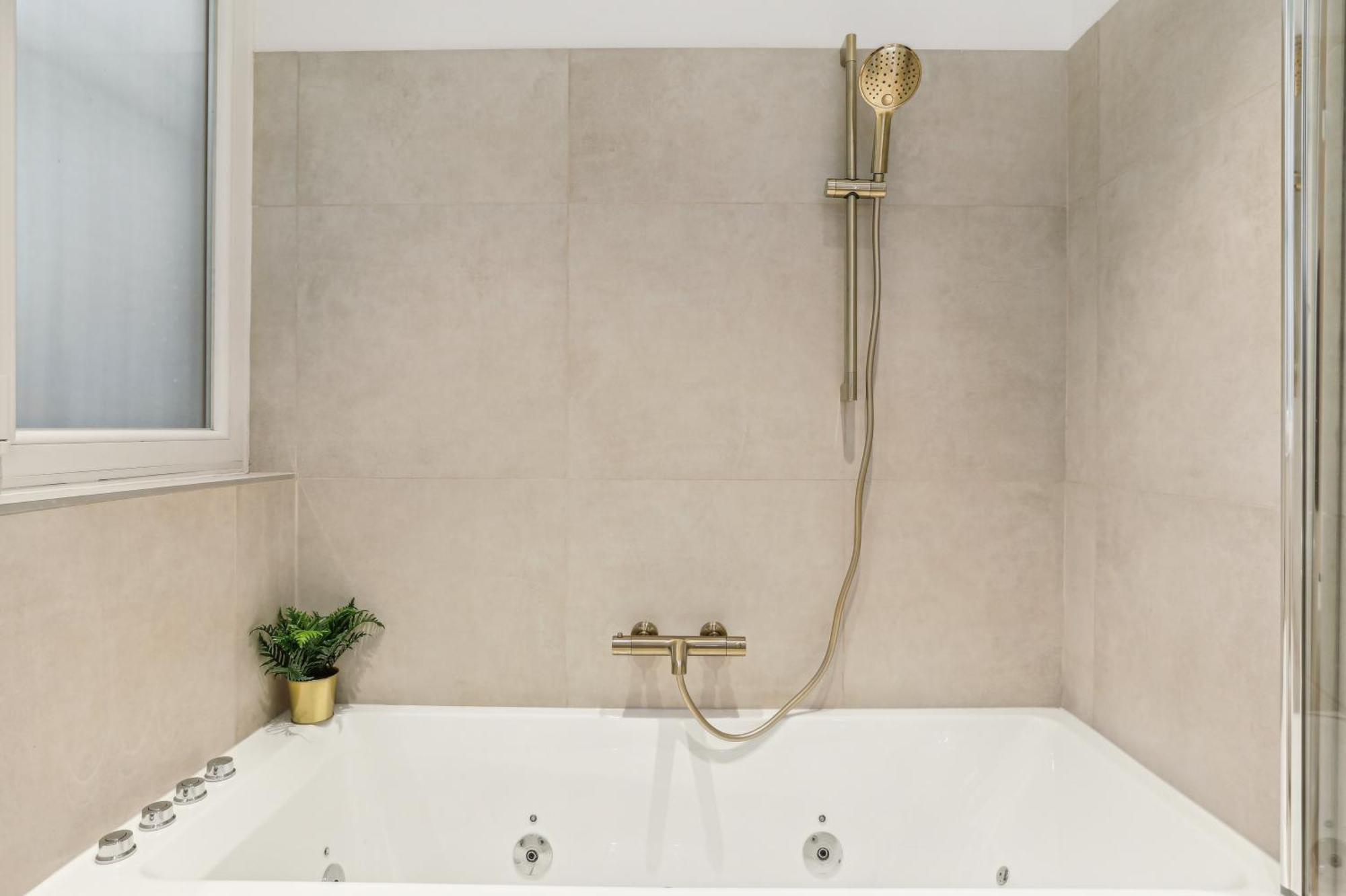 Lavie Maison Hot Tub And Ac Near Arc De Triomphe Paris Exterior foto